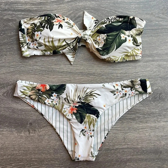 Rip Curl On The Coast Bandeau Bikini Top & Reversible Cheeky Bottoms - Picture 2 of 14